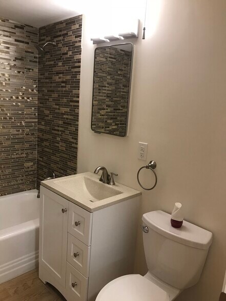 Building Photo - 975 W 300 N