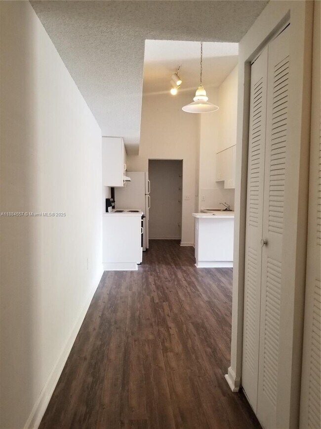 Building Photo - 3211 Sabal Palm Manor