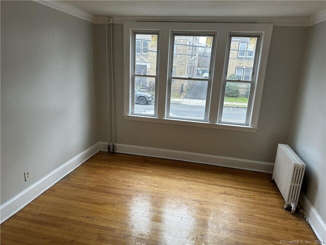 Building Photo - 447 Barbour St