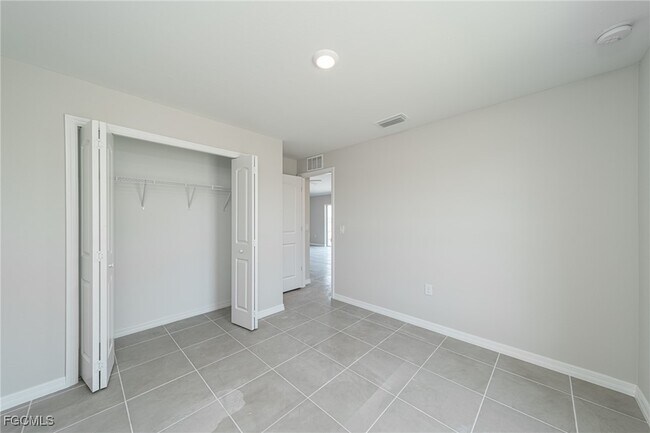 Building Photo - 2122 NW 9th Ave