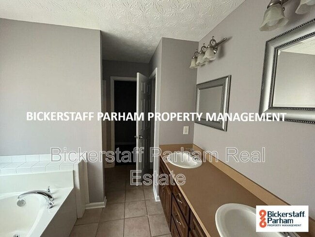 Building Photo - 8061 Garrett Pines Dr