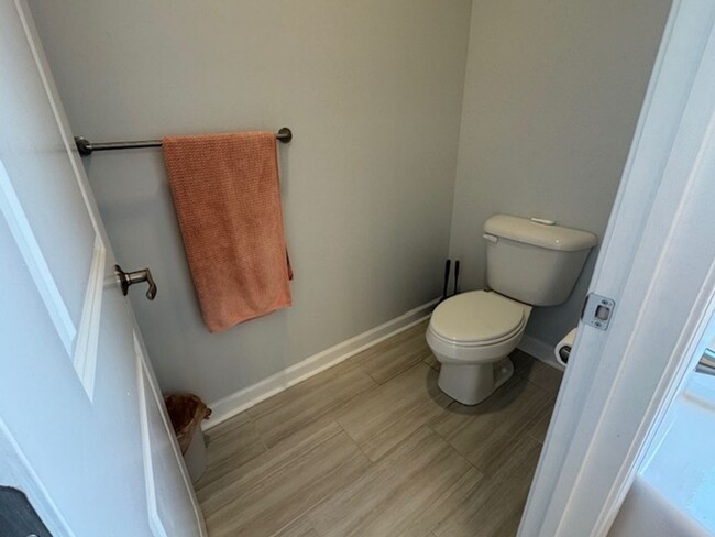 Building Photo - Immaculate Four Bedroom Home in Joliff Lan...