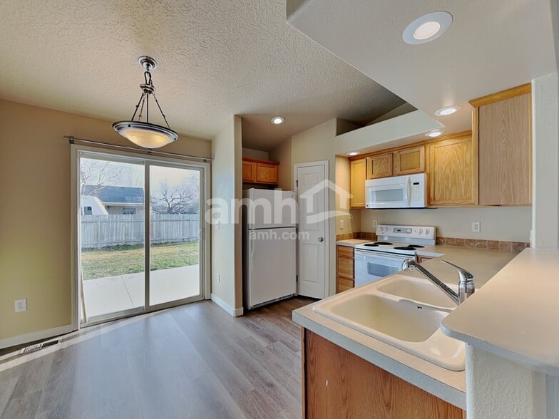 Building Photo - 19782 Amherst Ave