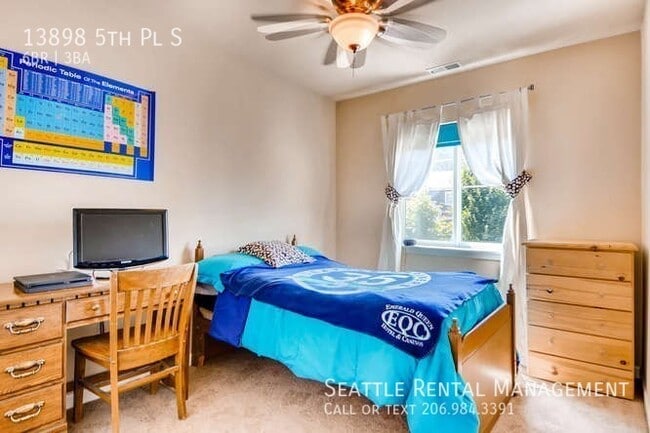 Building Photo - Burien - Rare 6 Bedroom Home Hidden Betwee...