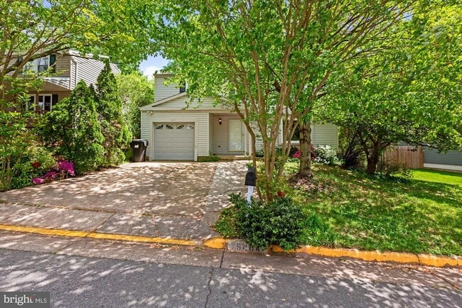 Building Photo - 9404 Mirror Pond Dr