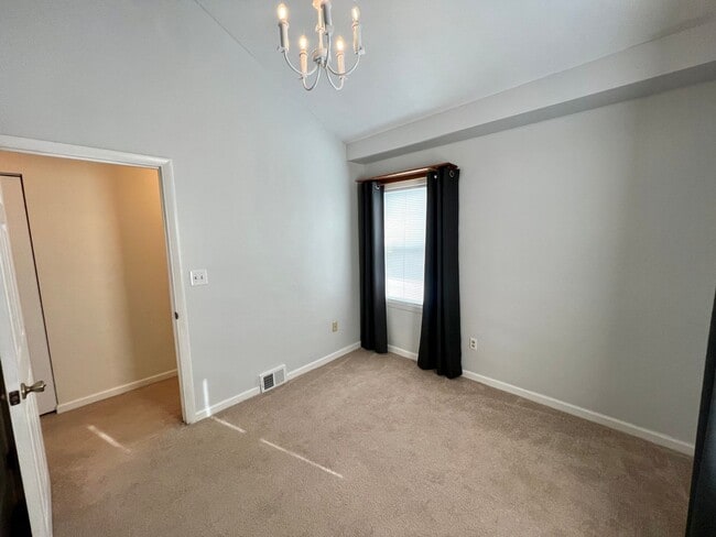 Building Photo - Charming Home - 2 Bedrooms 2 Bathroom - Mo...