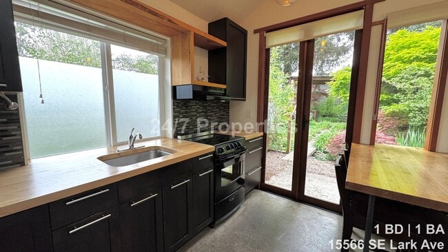 Building Photo - Beautiful 1 BD | 1 BA ADU with Driveway Parking - Milwaukie
