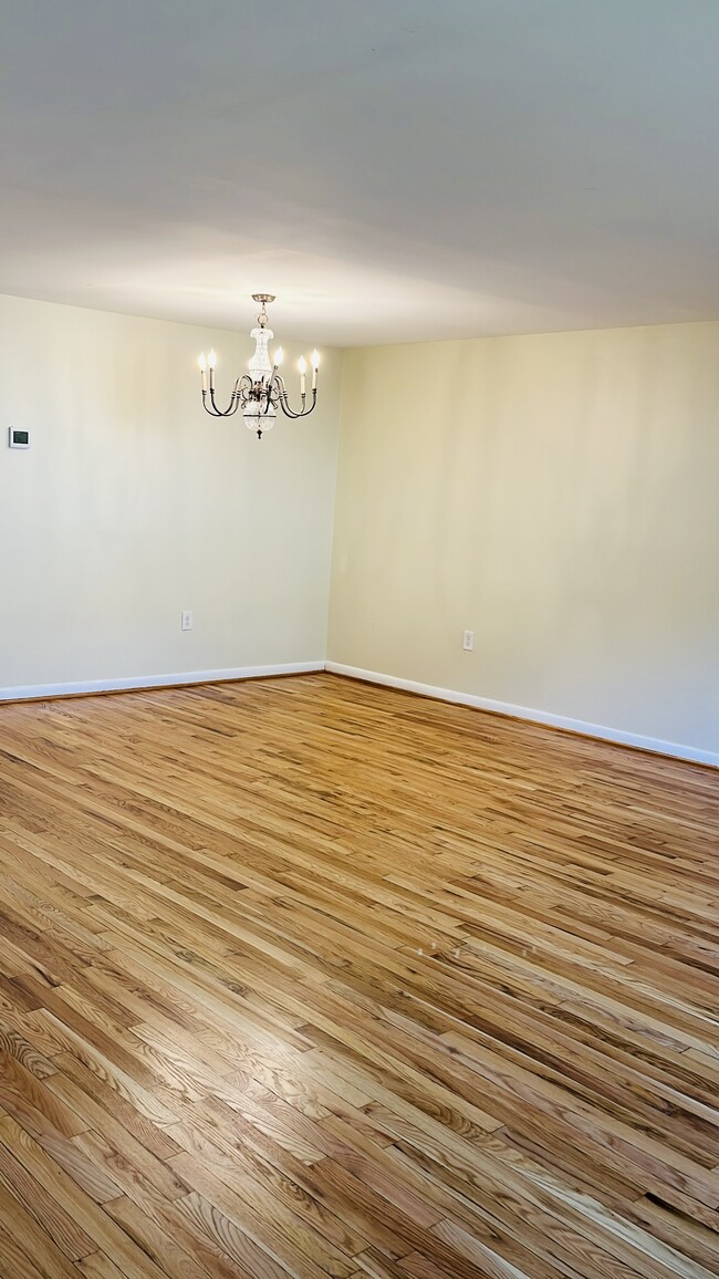 Building Photo - 2 Wimbledon Ln