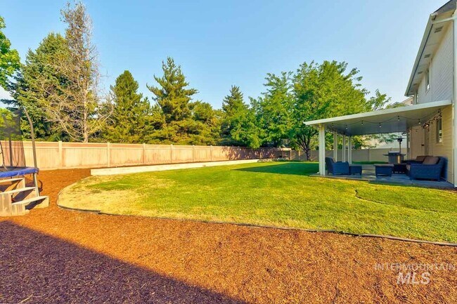 Building Photo - 6145 N Bellecreek Ave