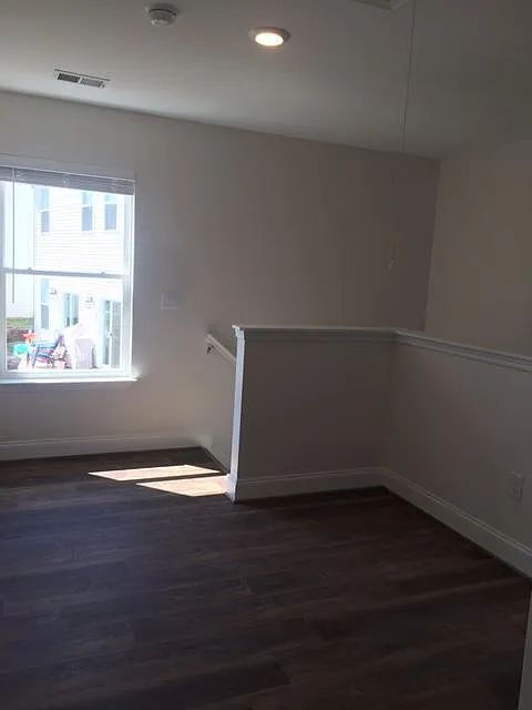 Building Photo - Sign a 12-month lease now and receive the ...