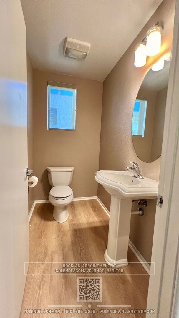 Building Photo - Stylish and modern loft-like 2 bedroom 2.5 bath condo in an urban oasis!