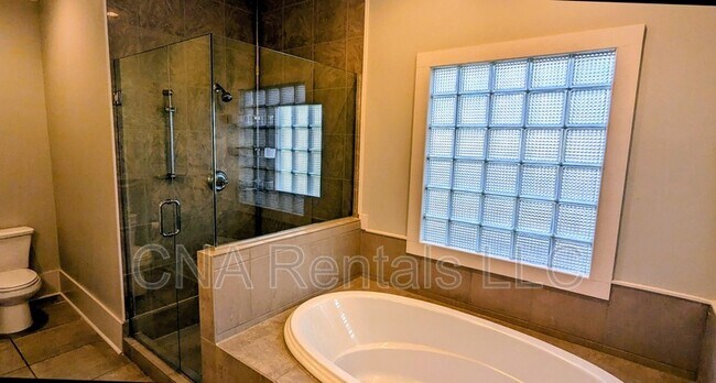 Building Photo - 1411 May Ave SE