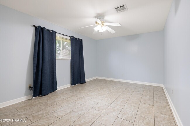 Building Photo - 119 Gordon Crockett Dr