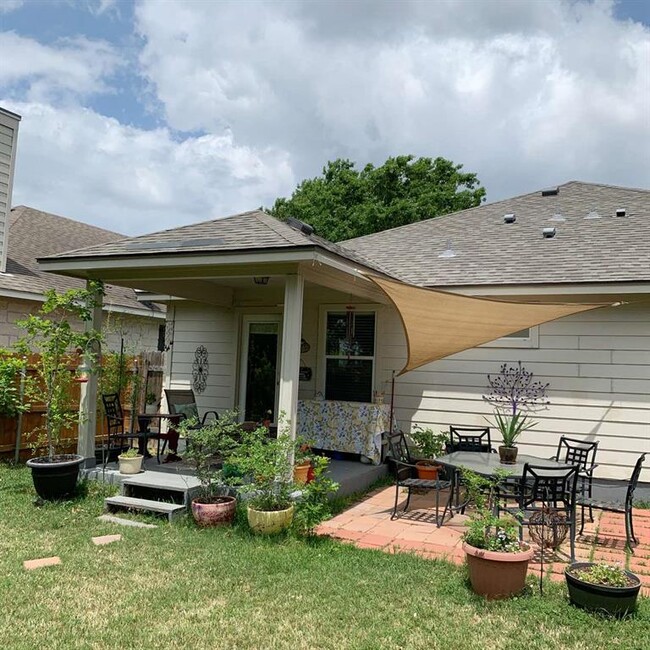 Building Photo - 1322 Tumbling River Dr