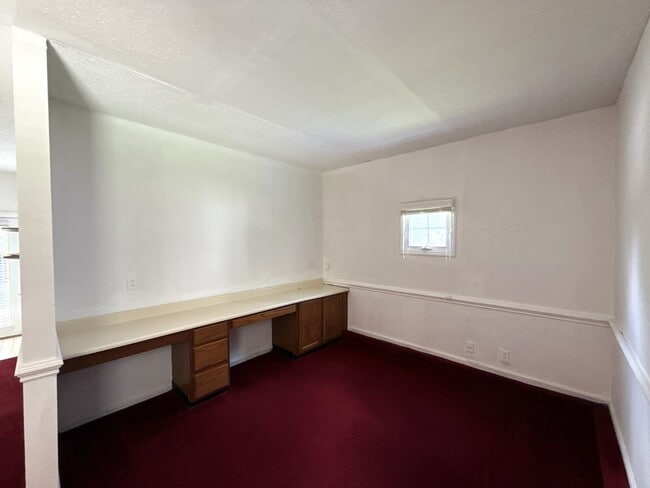 Building Photo - 3-Bedroom Home Close to Ballantyne!