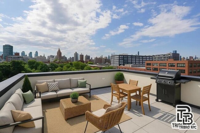 Building Photo - 3 bedroom in Brooklyn NY 11206