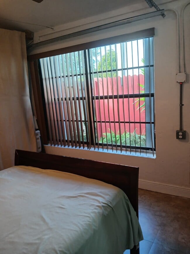 Building Photo - 525 Westward Dr