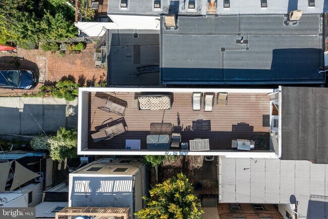 Building Photo - 1330 S Charles St