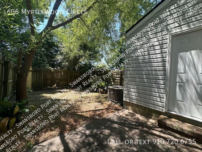 Building Photo - 606 Myrtlewood Cir