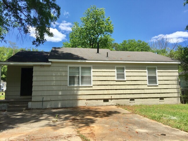 Building Photo - 756 Meadowbrook Dr