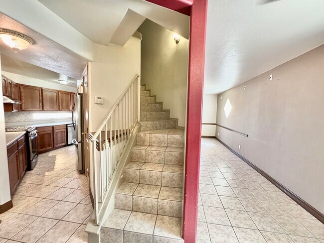 Building Photo - 210 Leon Ave