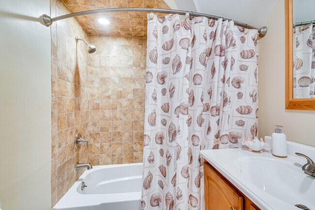 Building Photo - 71 Sanford St