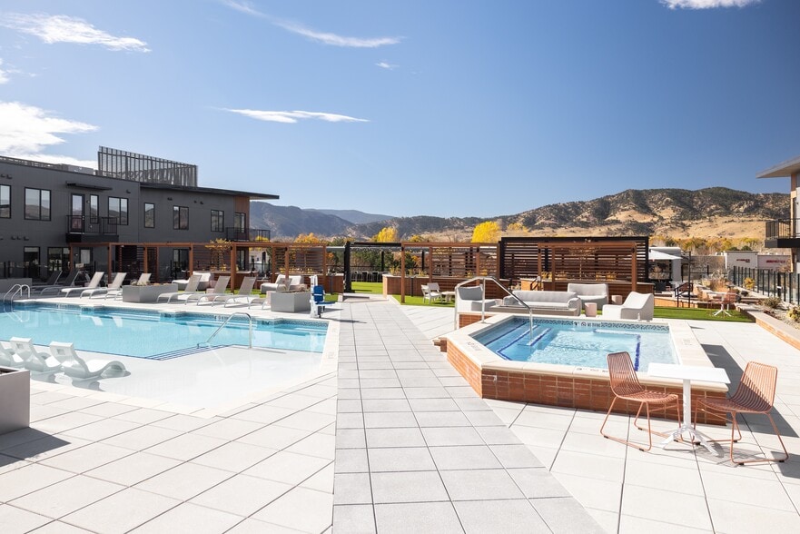 Building Photo - Contour