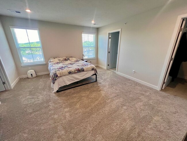 Building Photo - Sewickley - 4 Bedroom 3.5 Bathroom - End U...