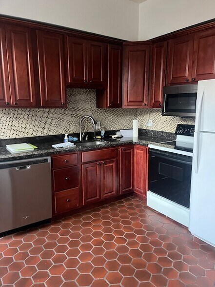 Kitchen counter - 1818 S St NW