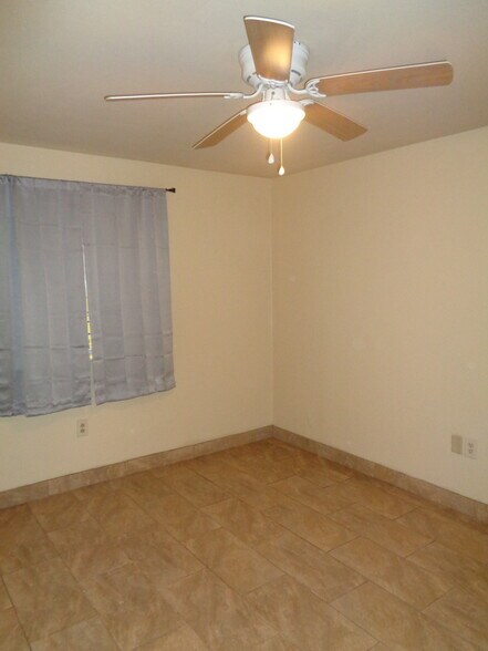 Building Photo - 946 Jennifer Jean Dr