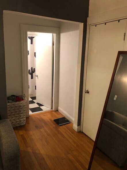 Building Photo - 585 Beacon St