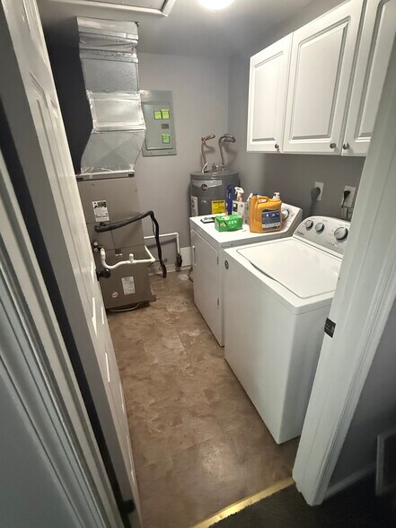 Washer/Dryer Upstairs - 1 Michele Ct