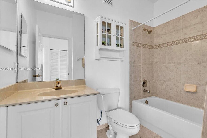Building Photo - 2905 Crestwood Ter