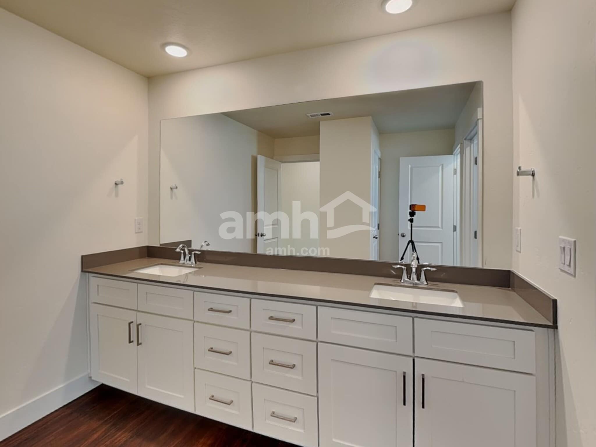 Building Photo - 10047 W Raleigh St