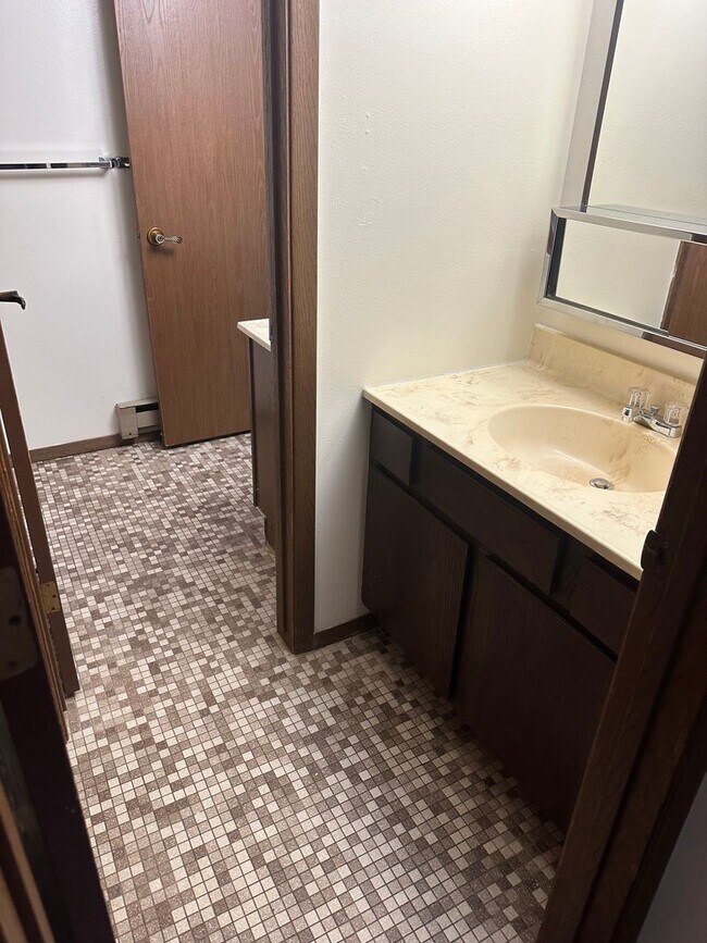Building Photo - 2 BR 1BA Walkout Patio Garage Included