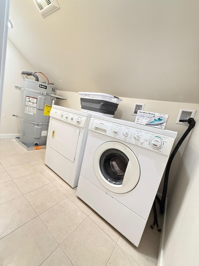 Building Photo - 1017 E Front St