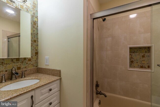 Building Photo - 7300 Scarlet Oak Ct