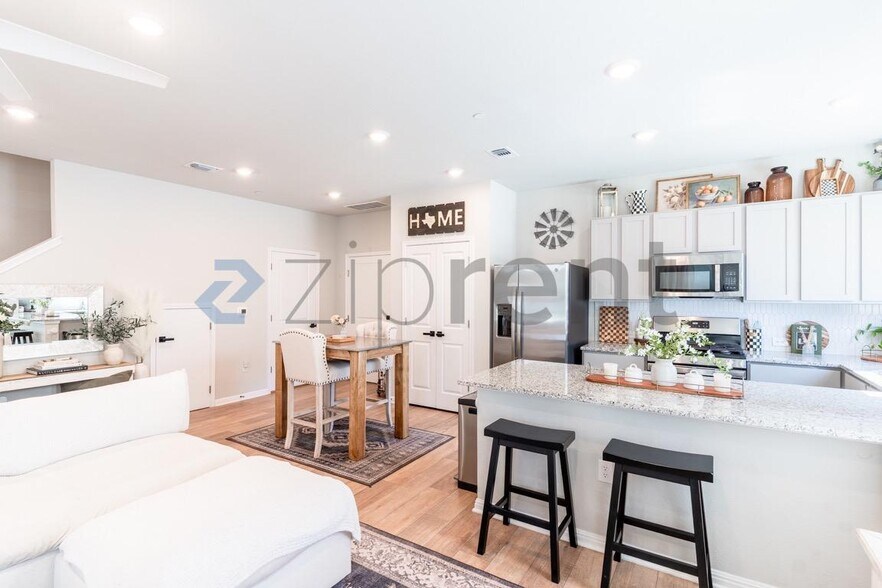 Building Photo - Unit 1801