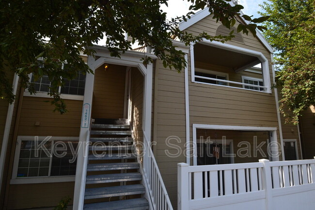 Primary Photo - 1462 E Foxboro Dr