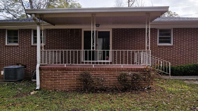 Building Photo - 4035 Meadowbrook Dr