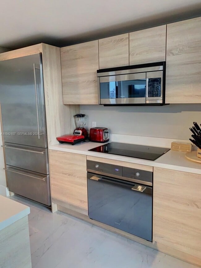 Building Photo - 16385 Biscayne Blvd