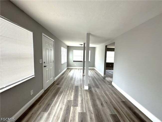 Building Photo - 2117 Mitchell Ct