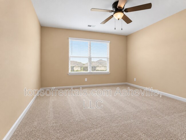 Building Photo - 141 Wheatfield Rd
