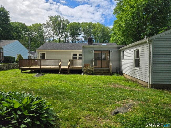 Building Photo - 73 Crestwood Dr