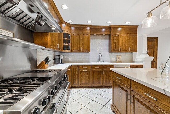 Building Photo - 14 Plymouth Ave