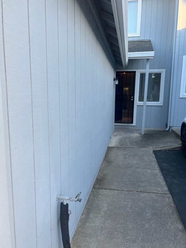 Building Photo - Updated Two-Bedroom, One-Bath Townhome – Bay Point