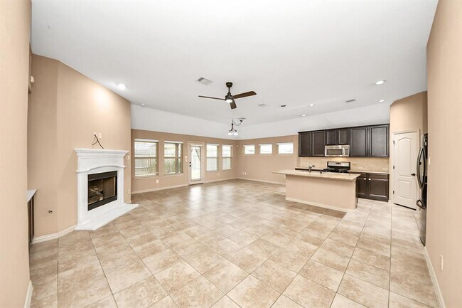 Building Photo - 4727 Sheila Dr