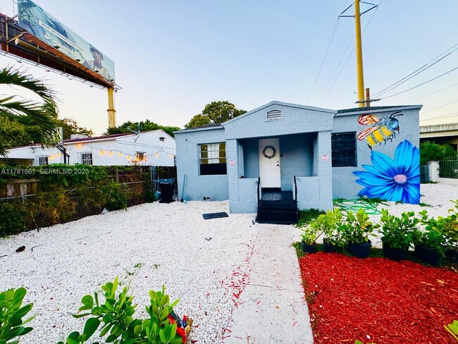 Building Photo - 301 NW 37th St