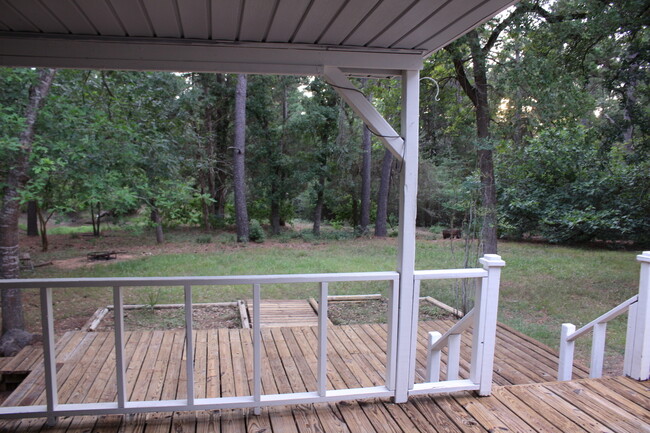 Building Photo - Privacy in the country!