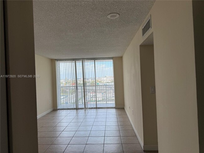 Building Photo - 915 NW 1st Ave